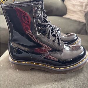 Dr Martens‎ Women’s 1460 black patent leather combat boots size 6
